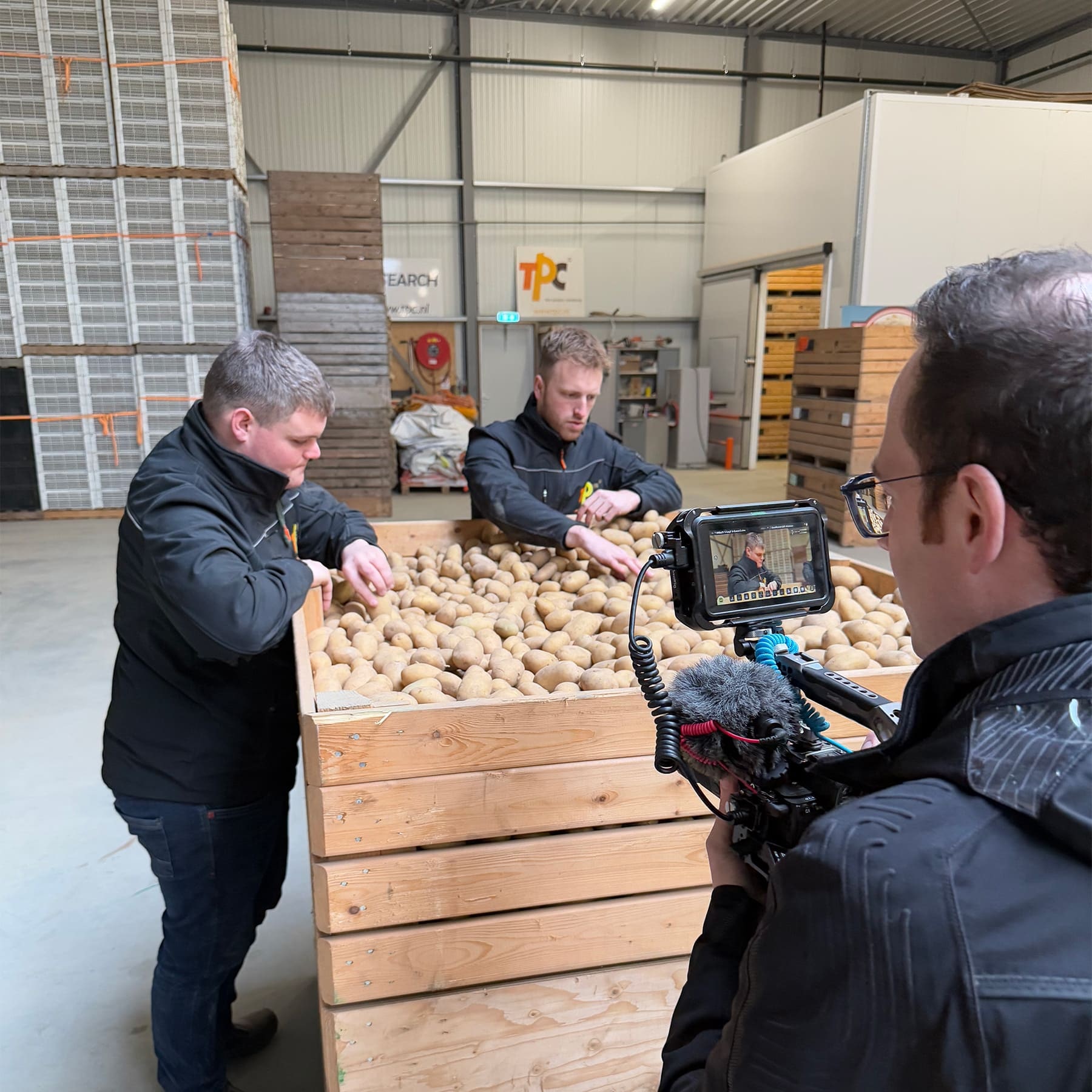 Het team van REUS tijdens een videoshoot
