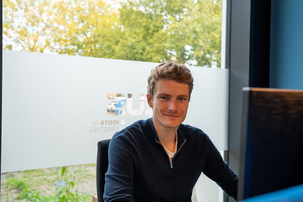 Marc van REUS aan het werk op kantoor