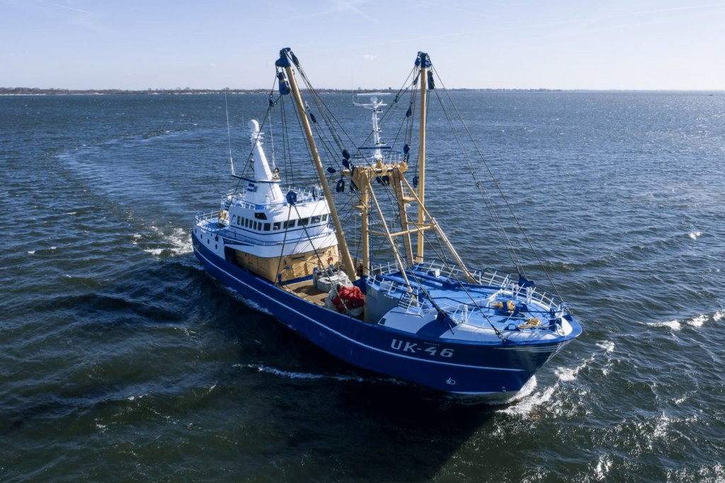 Kotter UK-46 op zee