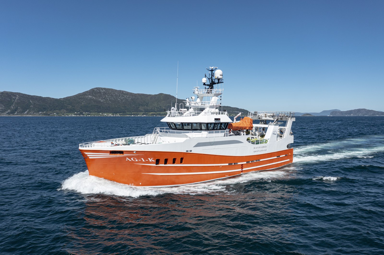 Visserijschip op zee