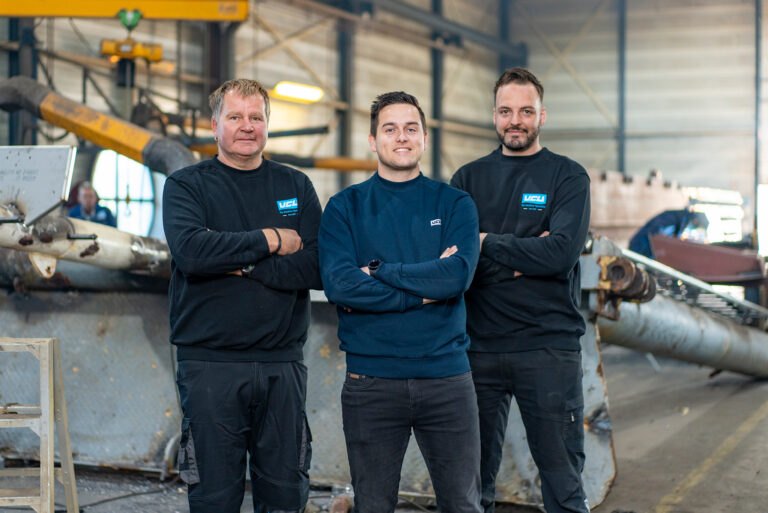 Medewerkers van VCU in de werkplaats